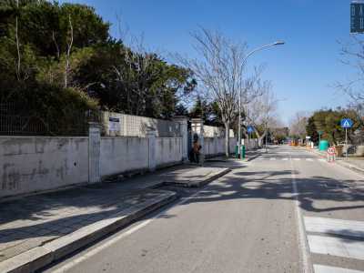 L�istituto si trova al civico 7 di via Morelli e Silvati, proseguimento di via Bari, strada costellata da antichi e colorati edifici in stile liberty